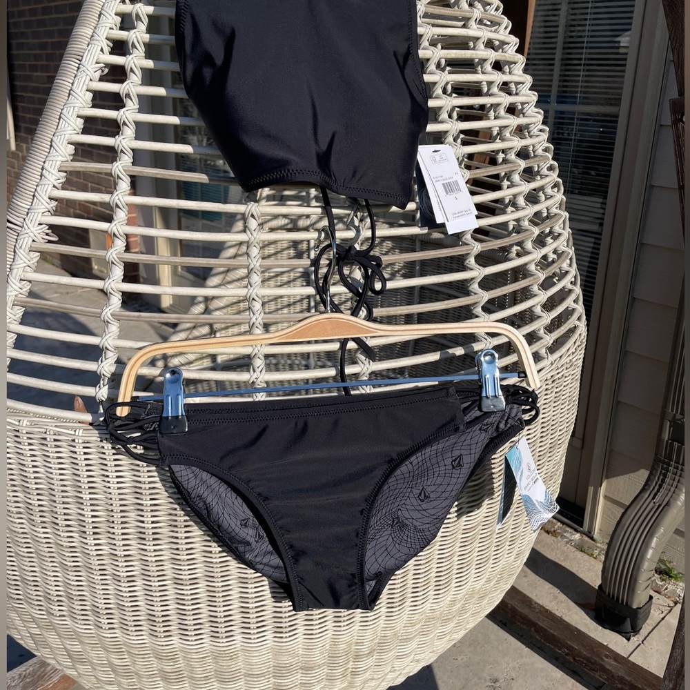 NWT Volcom “Simply Solid “ Full Bikini Bottom - Black